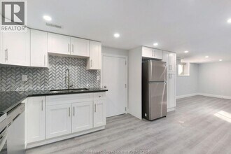 730 Cabana Road W in Windsor, ON - Building Photo - Building Photo