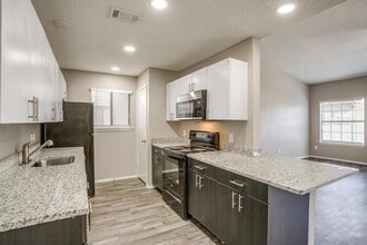 Portofino Apartments in Lancaster, TX - Foto de edificio - Building Photo