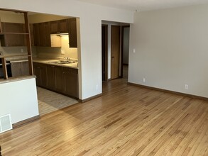 3050 W Fardale Ave, Unit lower in Milwaukee, WI - Building Photo - Building Photo