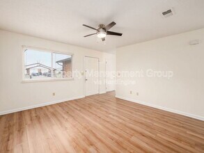 2743 Charles Dr in Grove City, OH - Foto de edificio - Building Photo
