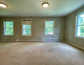 94 Dunne Ave in Canton, CT - Building Photo - Building Photo