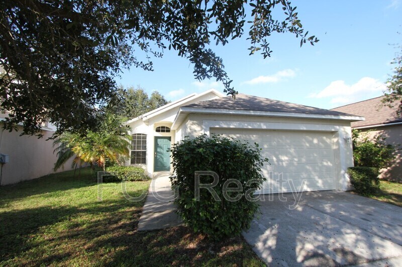 2049 Whispering Trails Blvd in Winter Haven, FL - Building Photo