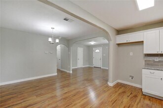 503 W Grady Dr in Austin, TX - Building Photo - Building Photo