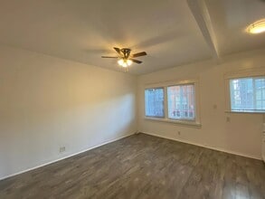 26 Westminister Avenue, in Venice, CA - Building Photo - Interior Photo