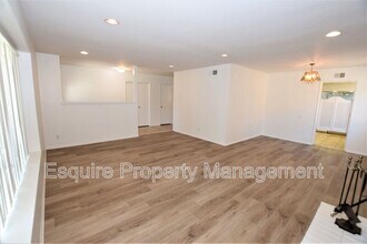 1035 Woodgate Ct in Camarillo, CA - Foto de edificio - Building Photo