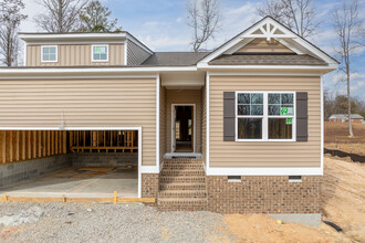 12611 South Chester Rd in Chester, VA - Building Photo - Building Photo