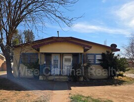 1106 E Broadway St in Brownfield, TX - Building Photo
