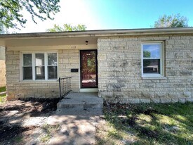 419 W Spruce St in Junction City, KS - Building Photo