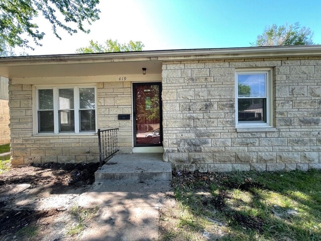 property at 419 W Spruce St