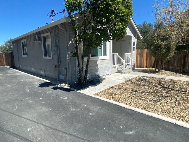 3130 Patricia Ln in Livermore, CA - Building Photo - Building Photo