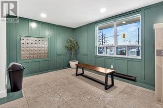 421 Fairview Dr in Brantford, ON - Building Photo - Building Photo