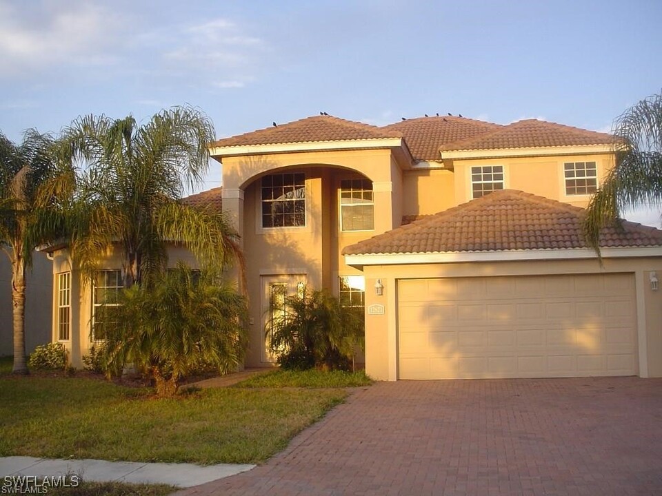 12621 Gemstone Ct in Ft. Myers, FL - Building Photo