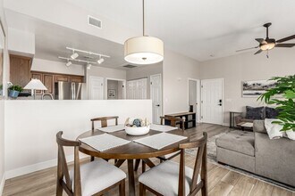 9303 Gilcrease Ave in Las Vegas, NV - Building Photo - Building Photo