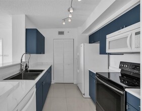 1900 Van Buren St in Hollywood, FL - Foto de edificio - Building Photo