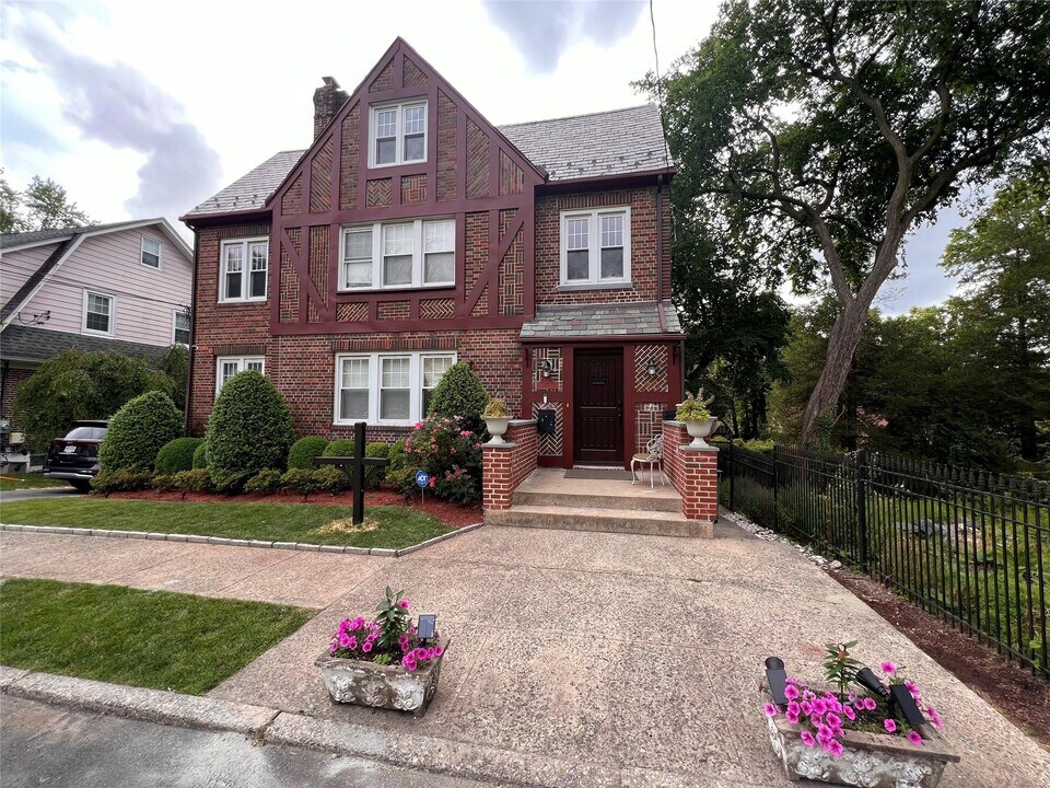 376 Hayward Ave in Mount Vernon, NY - Building Photo
