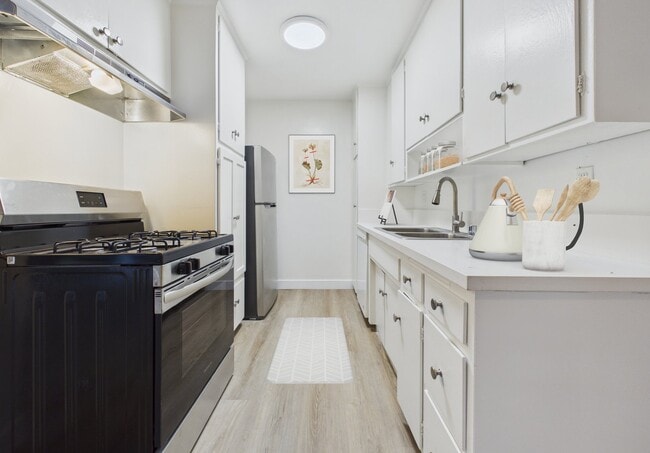 Buffalo Sherman Oaks Apartments