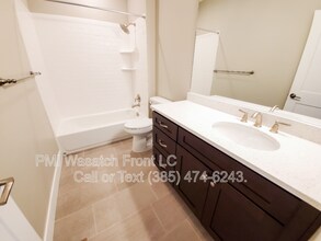 268 E Sandy Sage Way in Sandy, UT - Building Photo - Building Photo