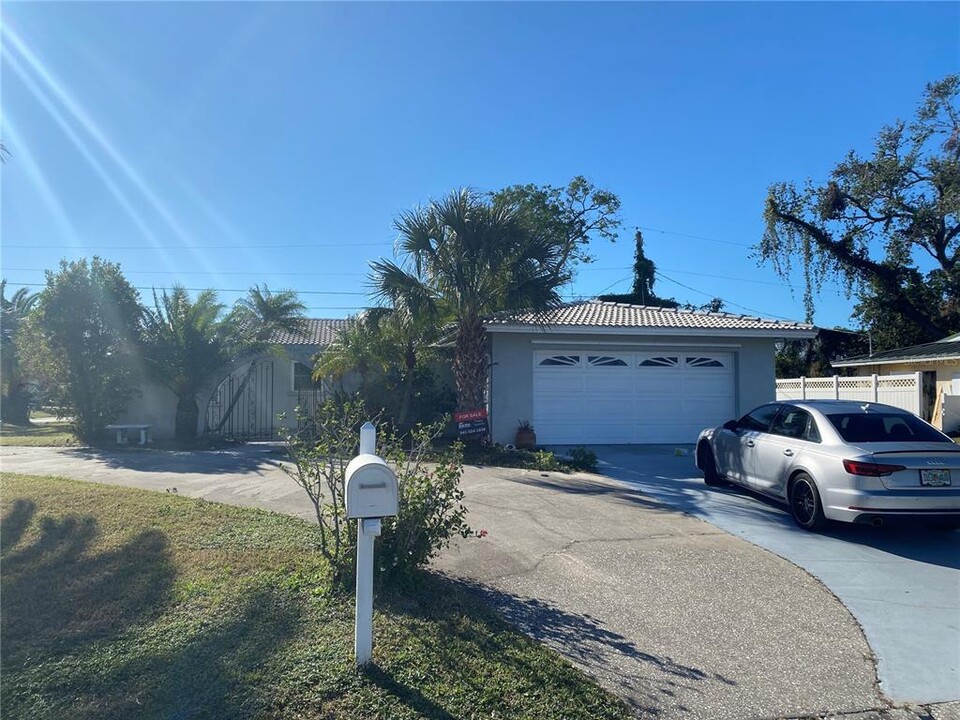 3720 Warren Ridge St in Sarasota, FL - Foto de edificio