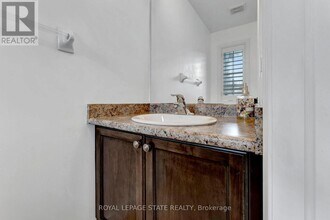 400 Stonehenge Dr in Hamilton, ON - Building Photo - Building Photo