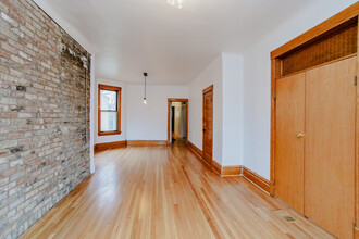 1243 W Newport Ave in Chicago, IL - Building Photo - Building Photo