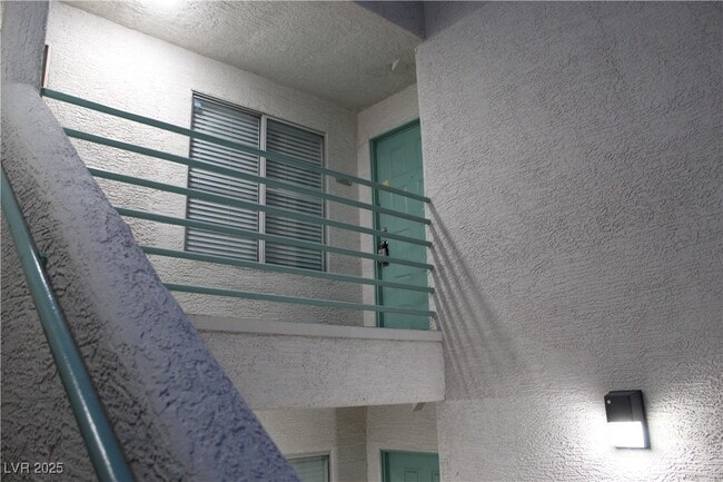 7100 W Pirates Cove Rd in Las Vegas, NV - Foto de edificio - Building Photo