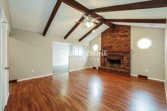 17312 E 50th Terrace Ct S in Independence, MO - Foto de edificio - Building Photo