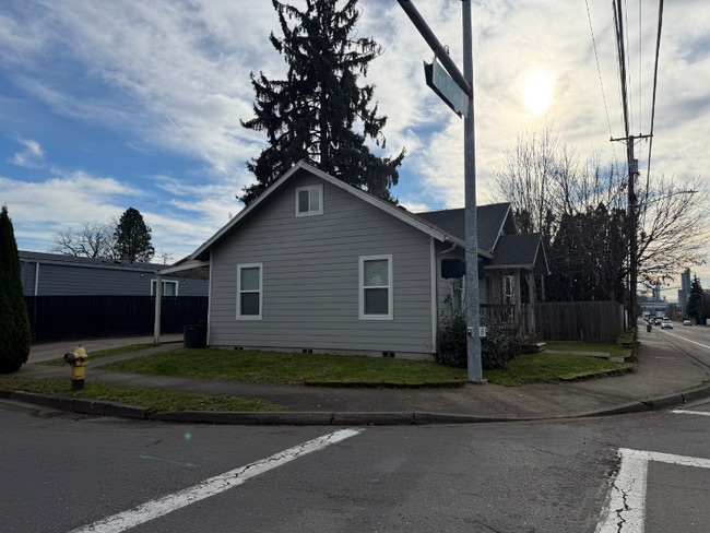 3015 Fruit Valley Rd in Vancouver, WA - Building Photo - Building Photo