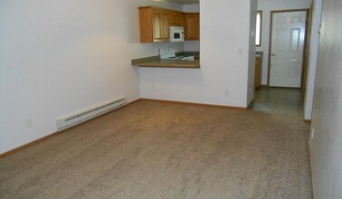 2397 Sparrow Dr in Dickinson, ND - Building Photo - Building Photo