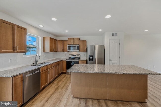 162 Ludgate Mnr in Falling Waters, WV - Building Photo - Building Photo