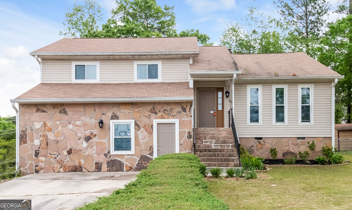 3020 Creel Rd in College Park, GA - Building Photo