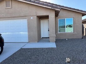 4584 S Cedar Ave in Yuma, AZ - Building Photo