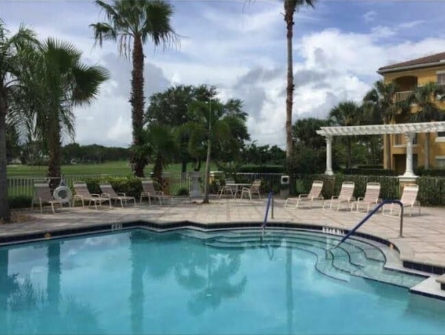 5080 Fairways Cir, Unit G208 in Vero Beach, FL - Building Photo - Building Photo