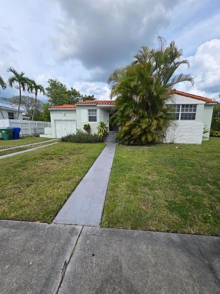 property at 1611 Coral Gate Dr