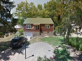 8601 Belhaven Dr in St. Louis, MO - Building Photo