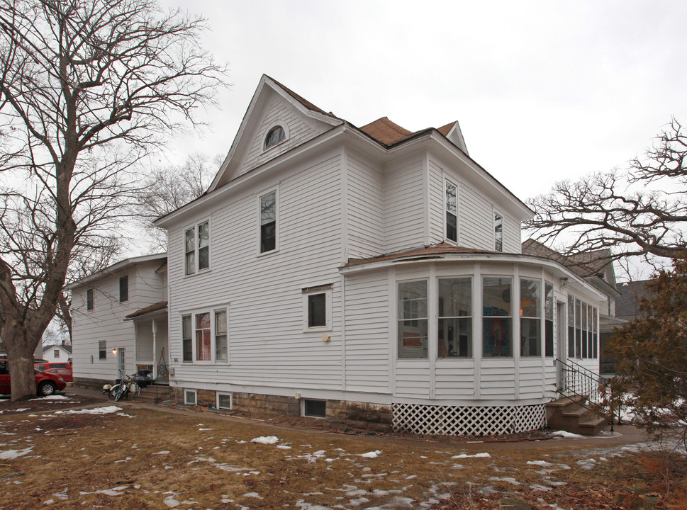 1121 7th St E in Menomonie, WI - Building Photo