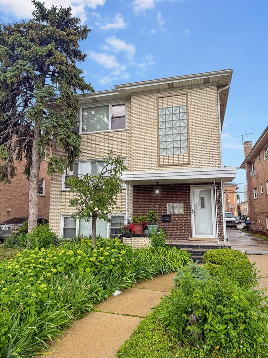 8514 W Catalpa Ave in Chicago, IL - Building Photo