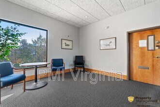 5267 Greenwich Rd in Virginia Beach, VA - Building Photo - Building Photo