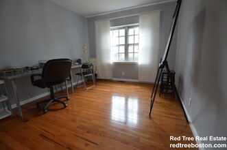 170 Lake Shore Rd, Unit 2 in Boston, MA - Building Photo - Building Photo