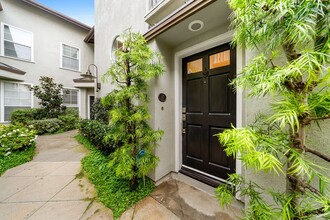 23 Anjou in Newport Beach, CA - Building Photo - Building Photo