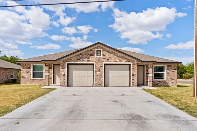 property at 922 Industrial Ave