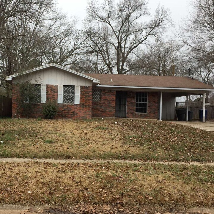 8506 Westbrook Pl in Shreveport, LA - Building Photo