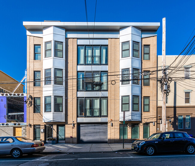 604 Grand St in Hoboken, NJ - Building Photo - Building Photo