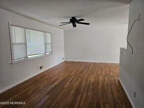 1825 Greenwood Rd in Toms River, NJ - Building Photo - Building Photo