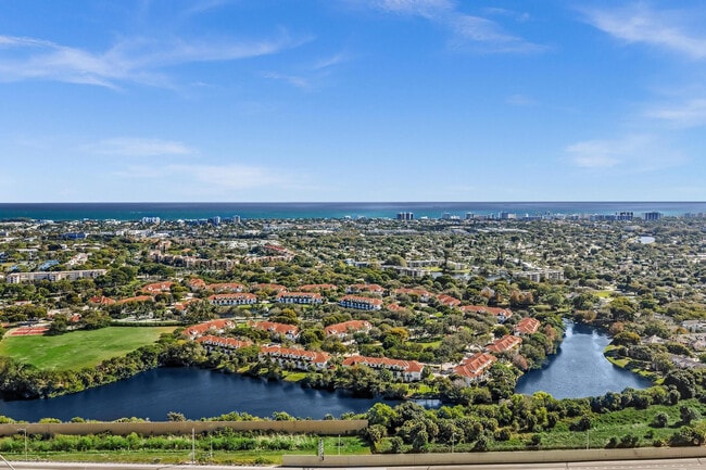 2022 Alta Meadows Ln in Delray Beach, FL - Building Photo - Building Photo