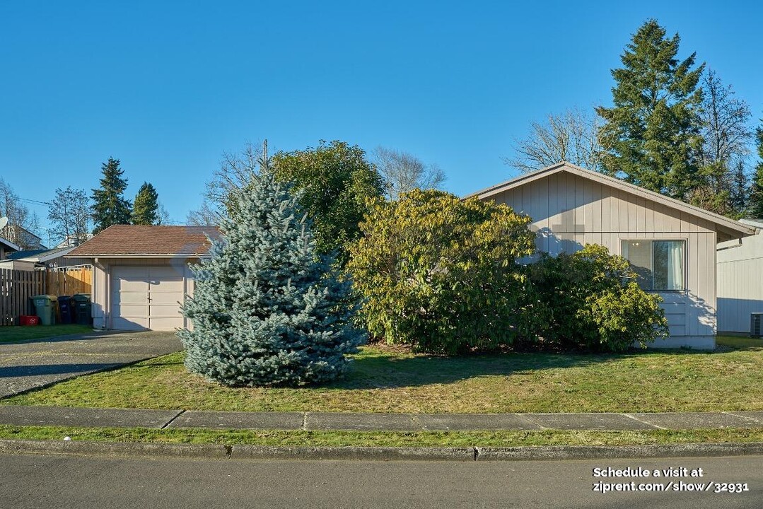 265 SW Salix Terrace in Beaverton, OR - Building Photo