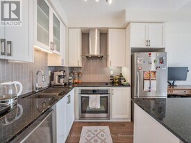 9088 Yonge St in Richmond Hill, ON - Building Photo