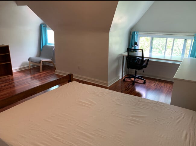 312 Ophelia St, Unit 5