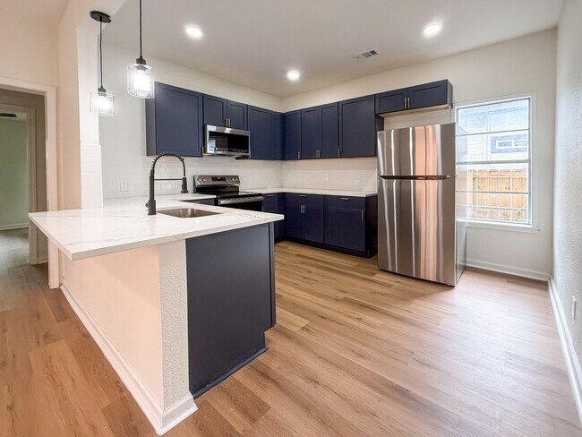 242 Vine St in San Antonio, TX - Foto de edificio - Building Photo