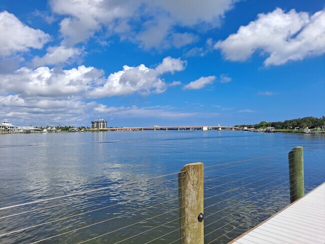 464 Bouchelle Dr in New Smyrna Beach, FL - Building Photo - Building Photo