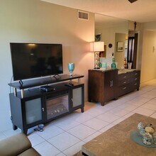 4626 Lucerne Lakes Blvd E in Greenacres, FL - Building Photo - Building Photo